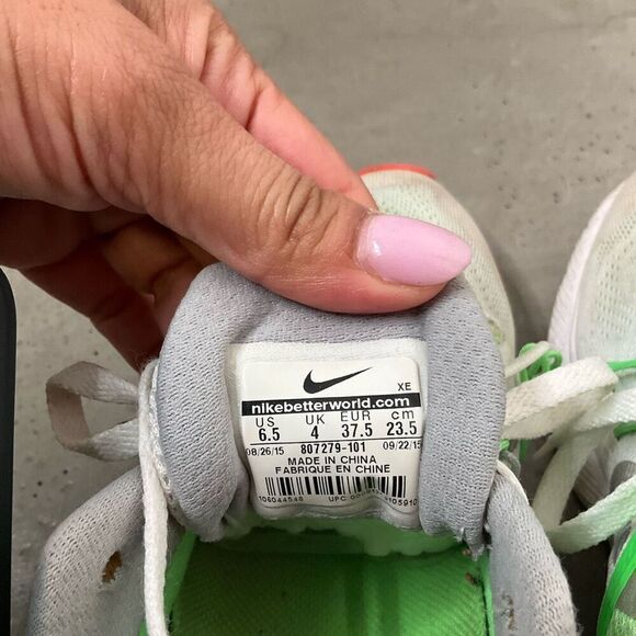 Nike Zoom WinFlo Running Shoes - Picture 6 of 7